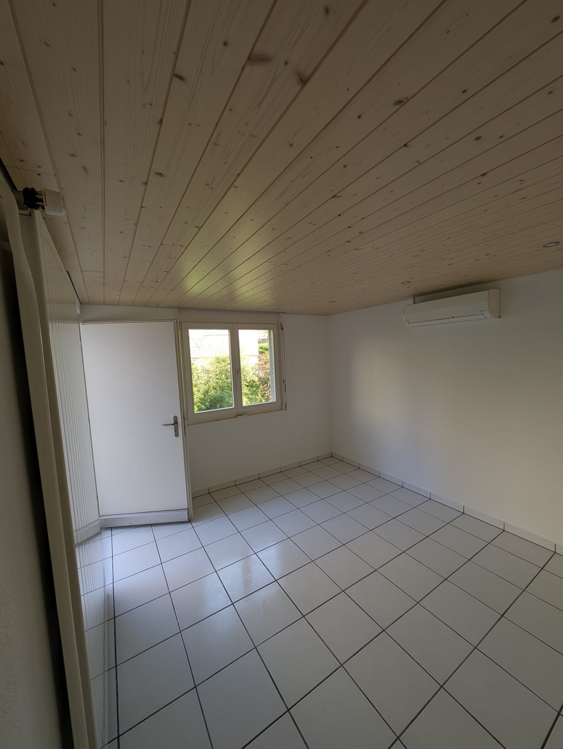Bureau, photo 1 sur 3