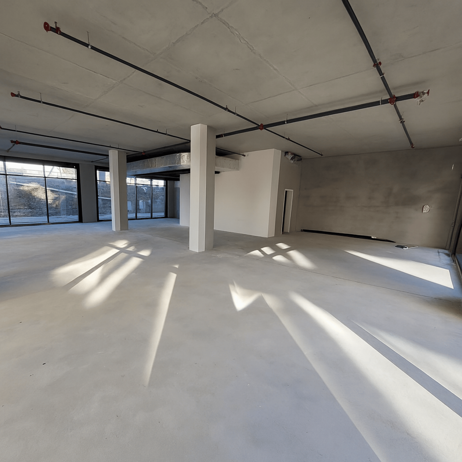 196m² commercial, photo 3 sur 5
