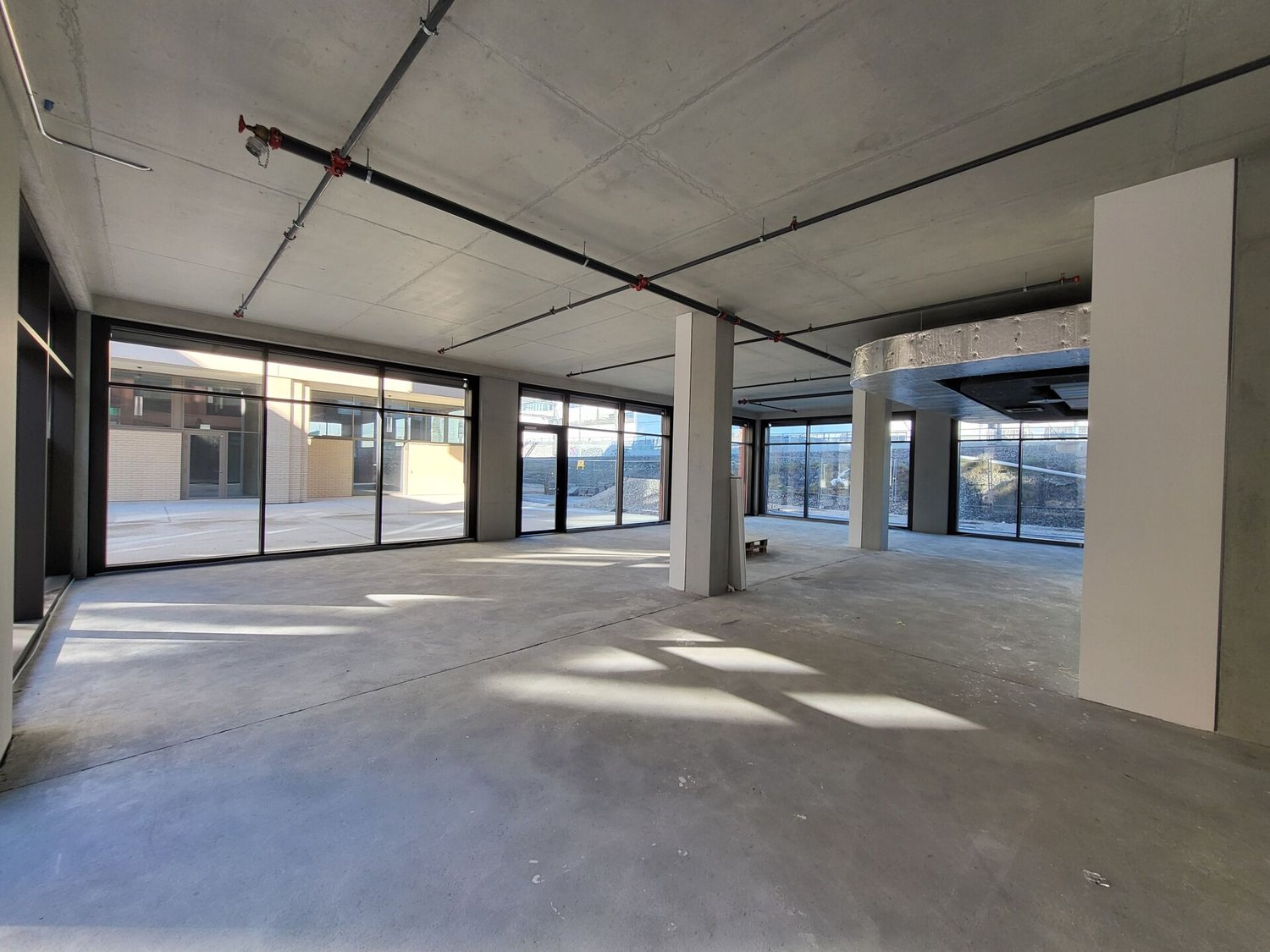 196m² commercial, photo 1 sur 5