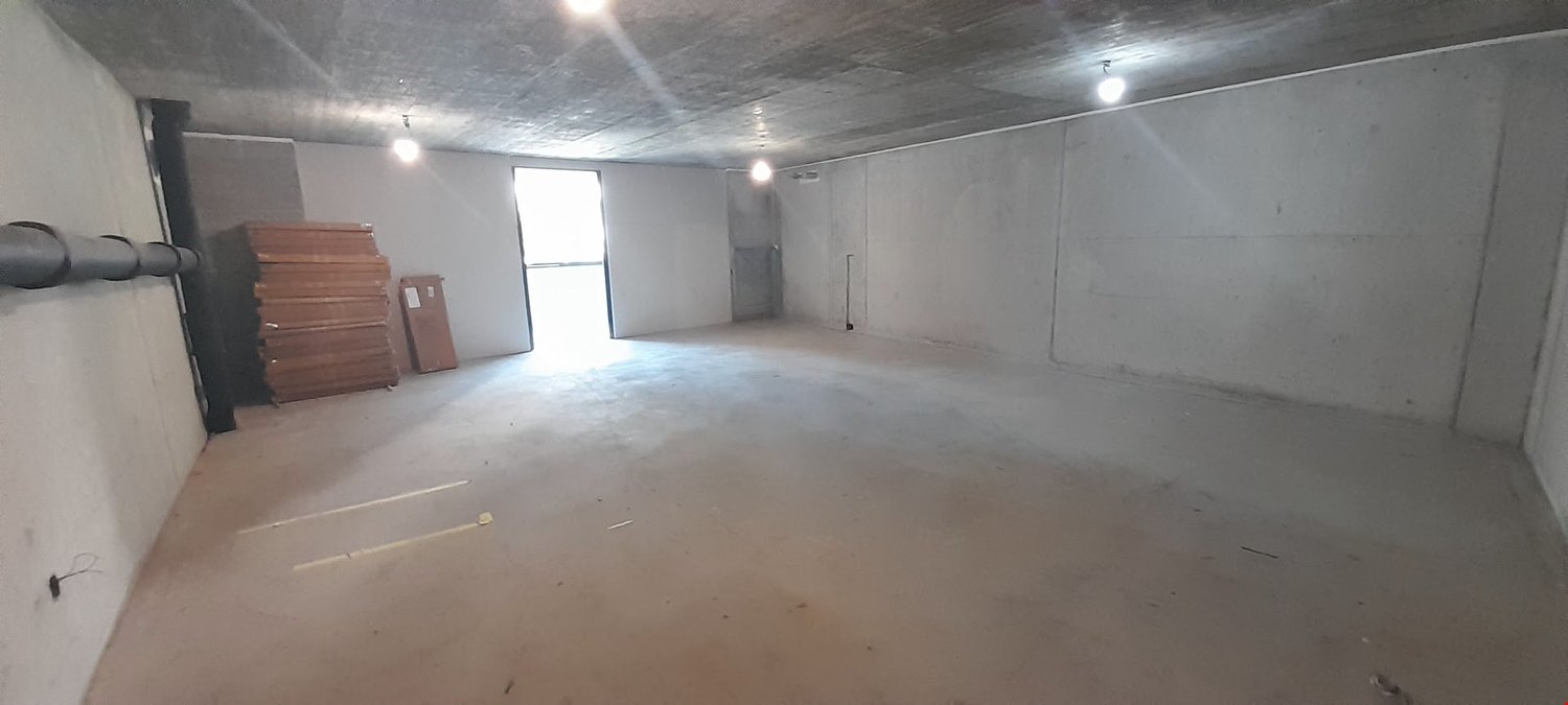 52m² workshop