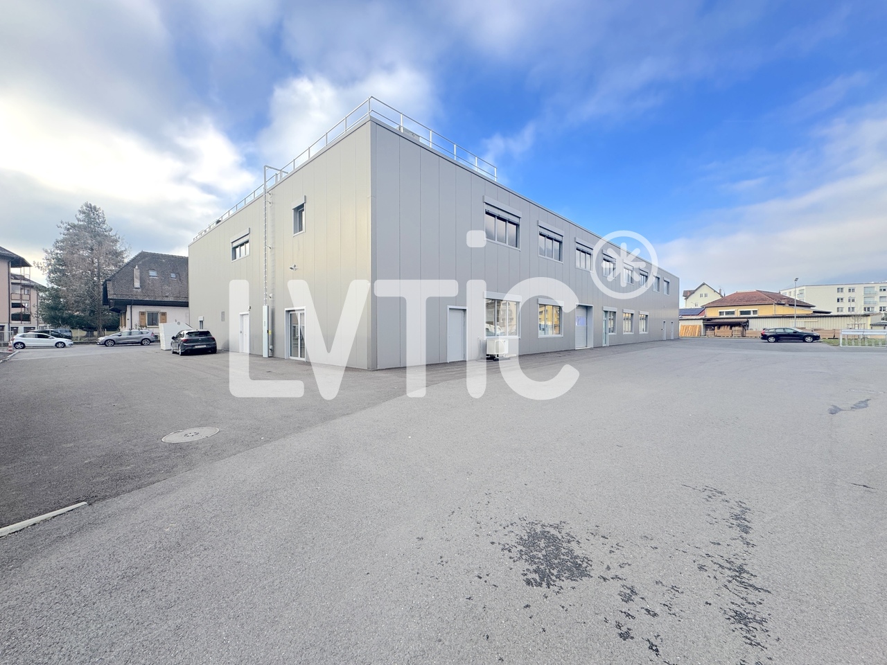 565m² storage room