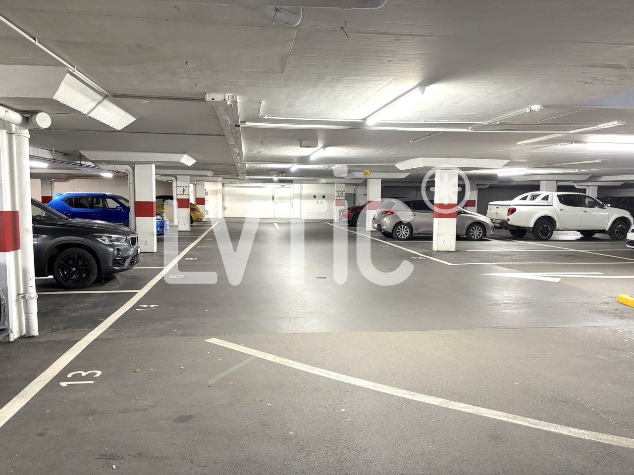 630m² office