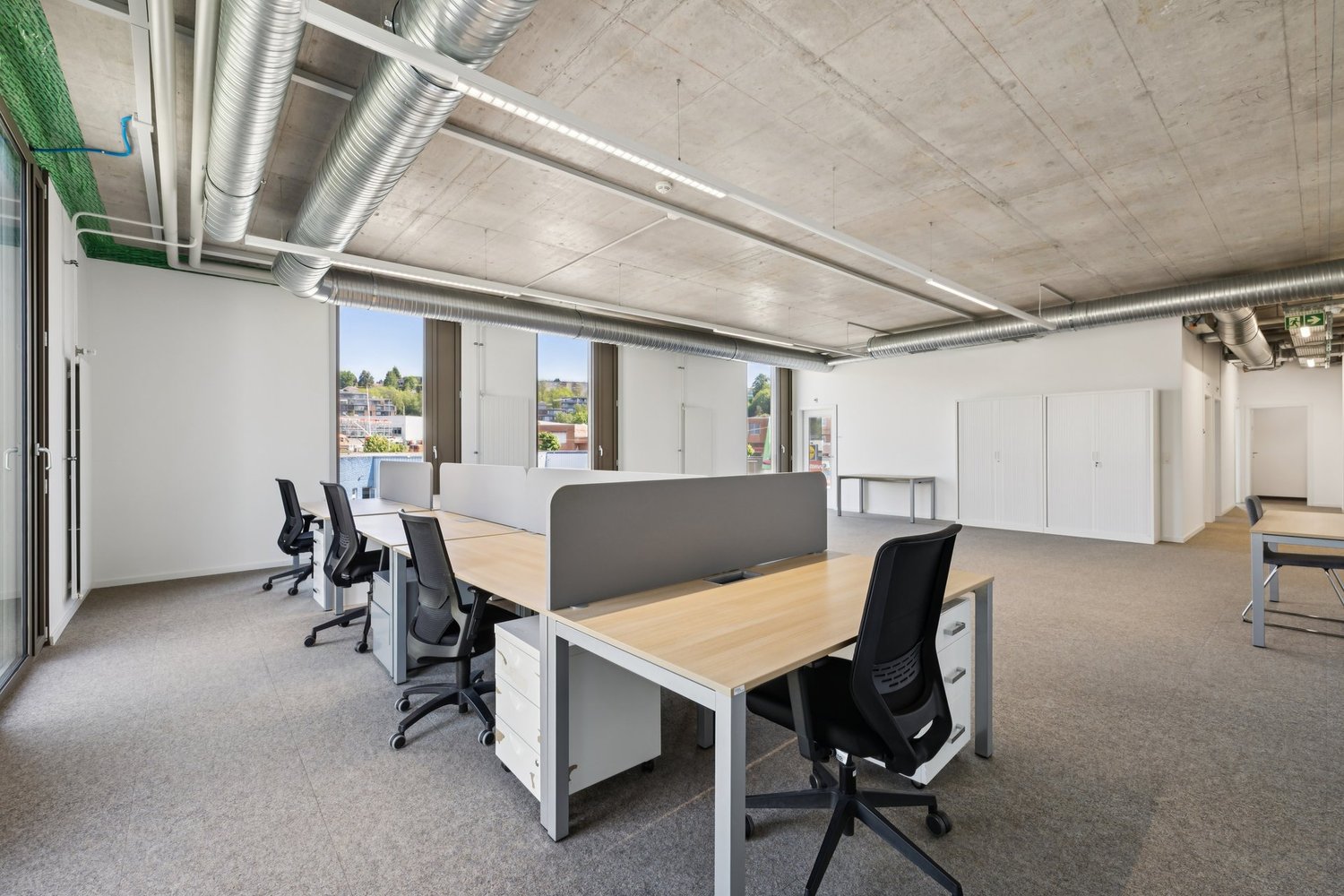 250m² office