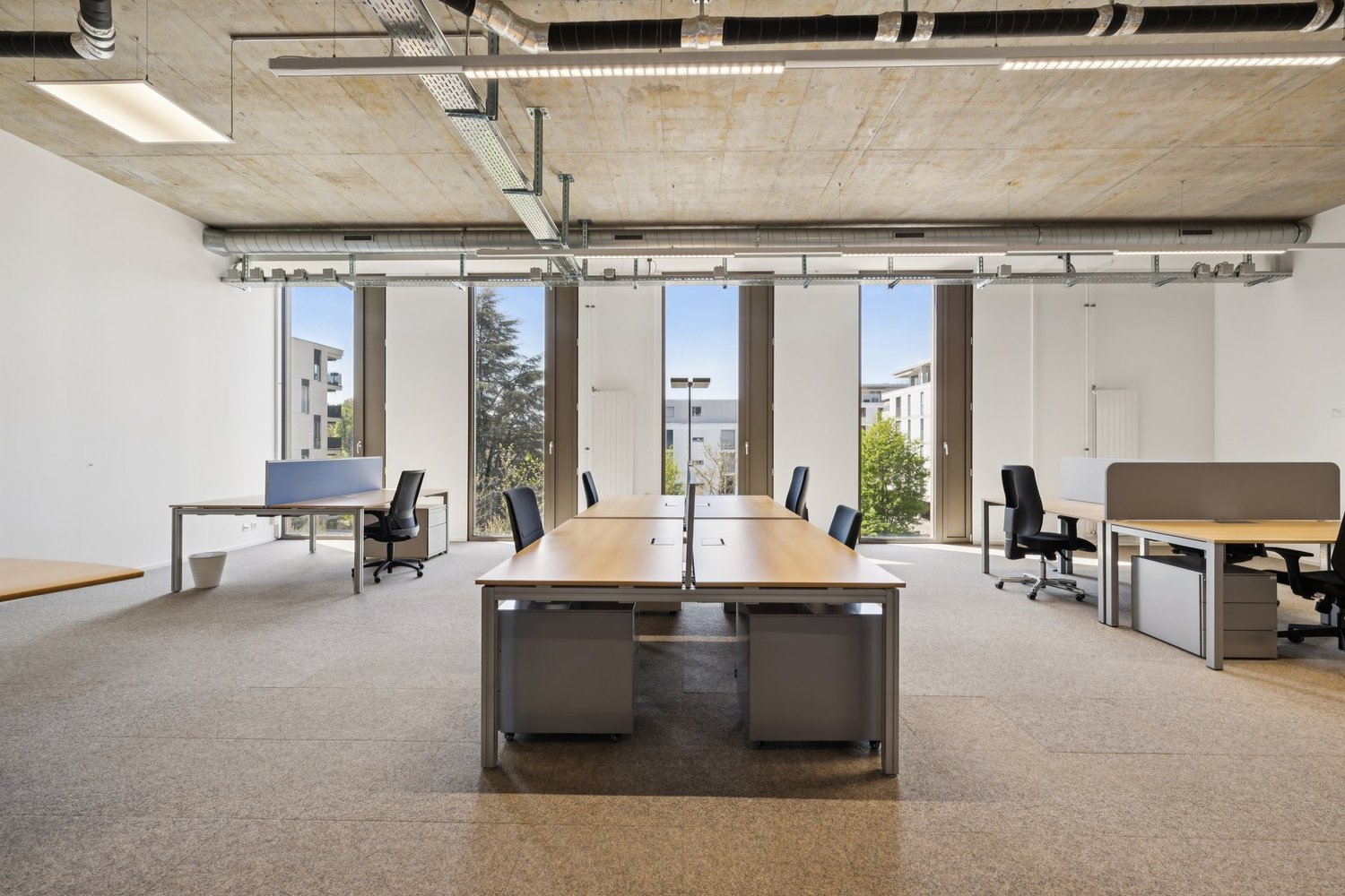 250m² office