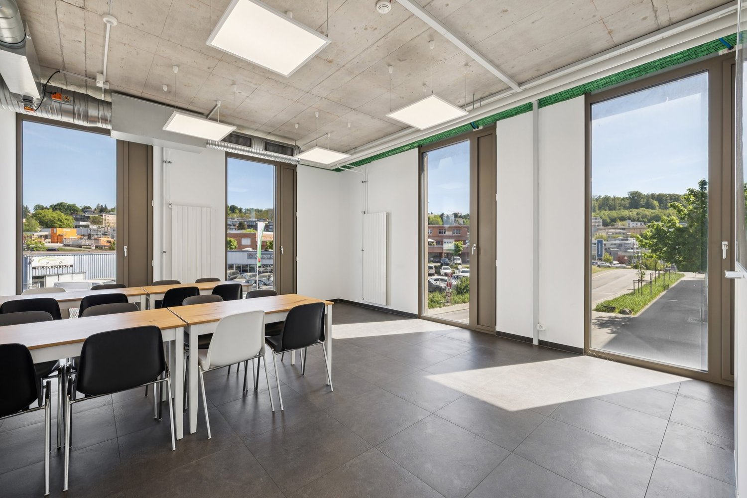 250m² office