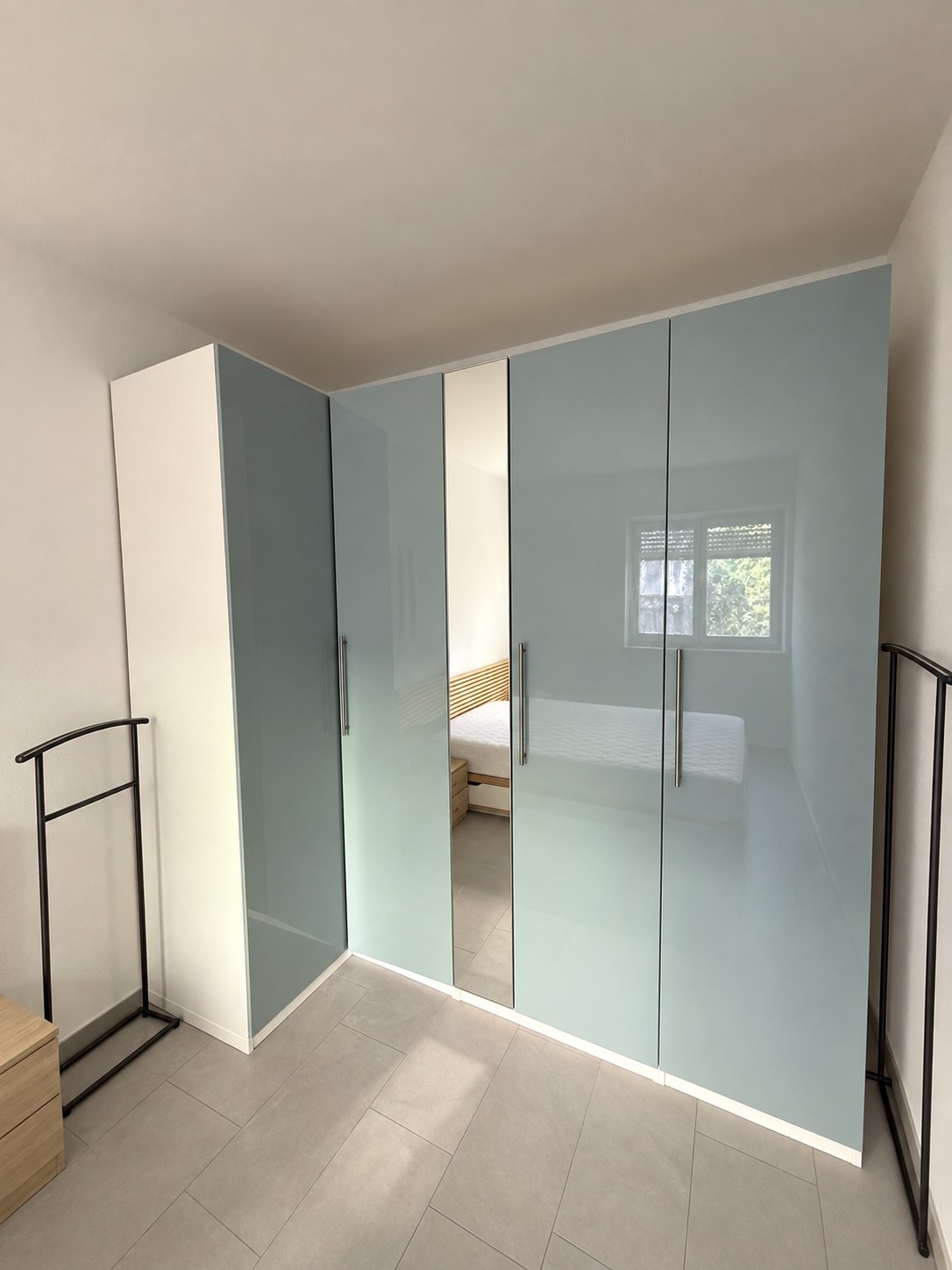 Appartement de 3,5 pièces lumineux et rénové à Lugano
Un magnifique appartement de 3,5 pièces est disponible à la location au **Via al Boschetto 4, 6900 Lugano**. Situé au quatrième étage d'un immeuble bien entretenu avec ascenseur, l'appartement offre **80 m² de surface habitable lumineuse et confo