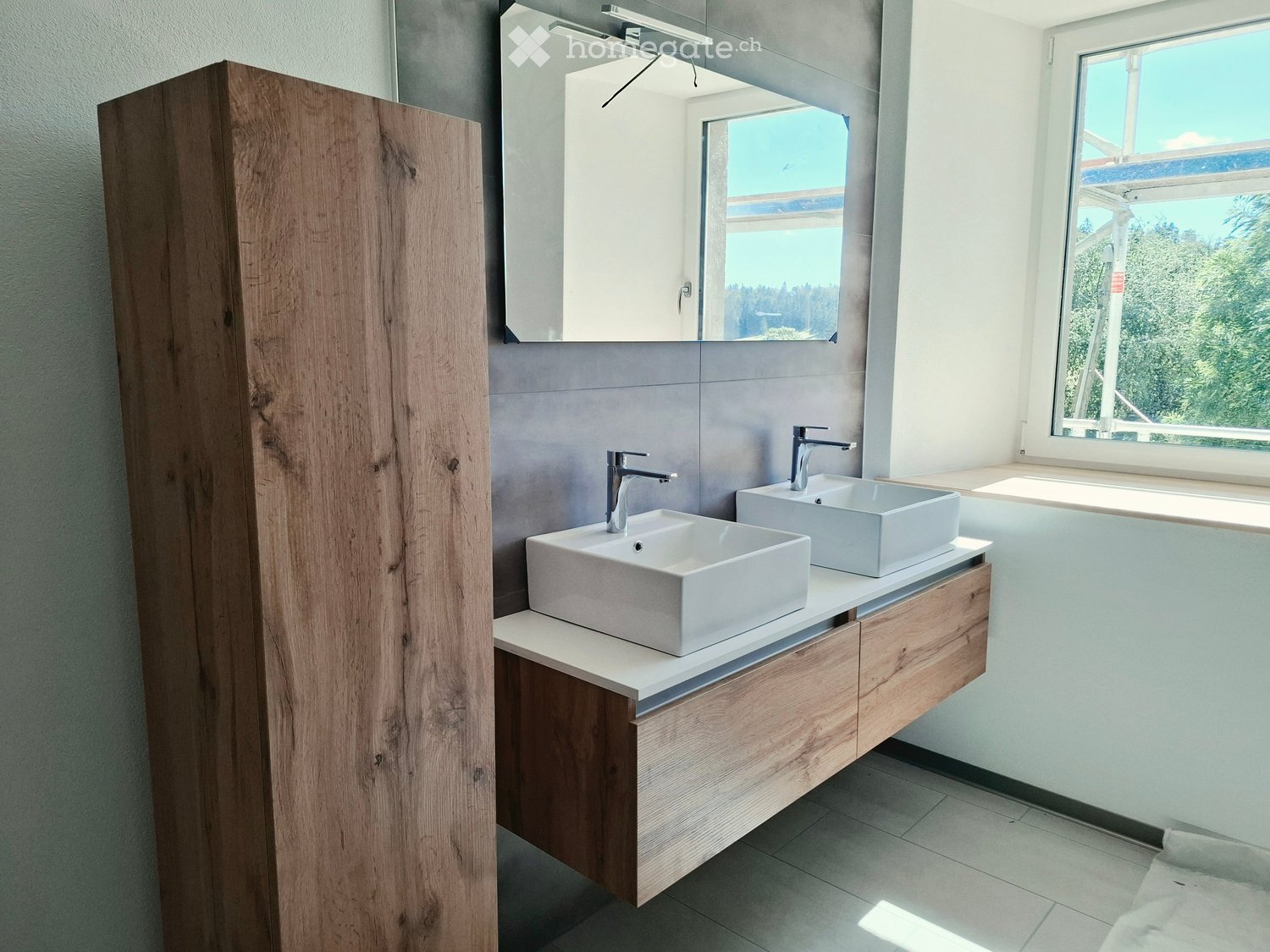 5 rooms apartment