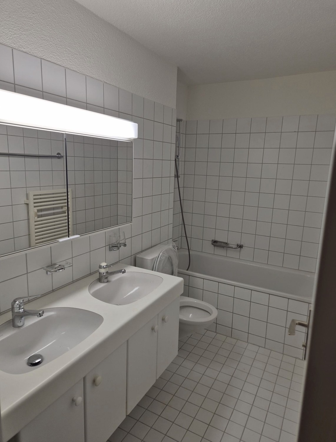 Chambre meublée à Zürich-Altstetten – disponible dès le 1. octobre 2026

Dès le 1. octobre, nous louons une chambre entièrement meublée à Zürich-Altstetten.

La chambre est équipée de :
- Lit
- Armoire
- Table de chevet
- Bureau
- Chaise
- Commode

Prix du loyer : CHF 1190.– par mois, toutes charges