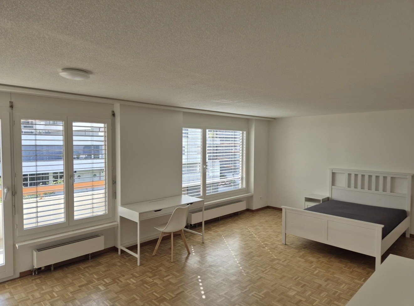 Chambre meublée à Zürich-Altstetten – disponible dès le 1. octobre 2026

Dès le 1. octobre, nous louons une chambre entièrement meublée à Zürich-Altstetten.

La chambre est équipée de :
- Lit
- Armoire
- Table de chevet
- Bureau
- Chaise
- Commode

Prix du loyer : CHF 1190.– par mois, toutes charges