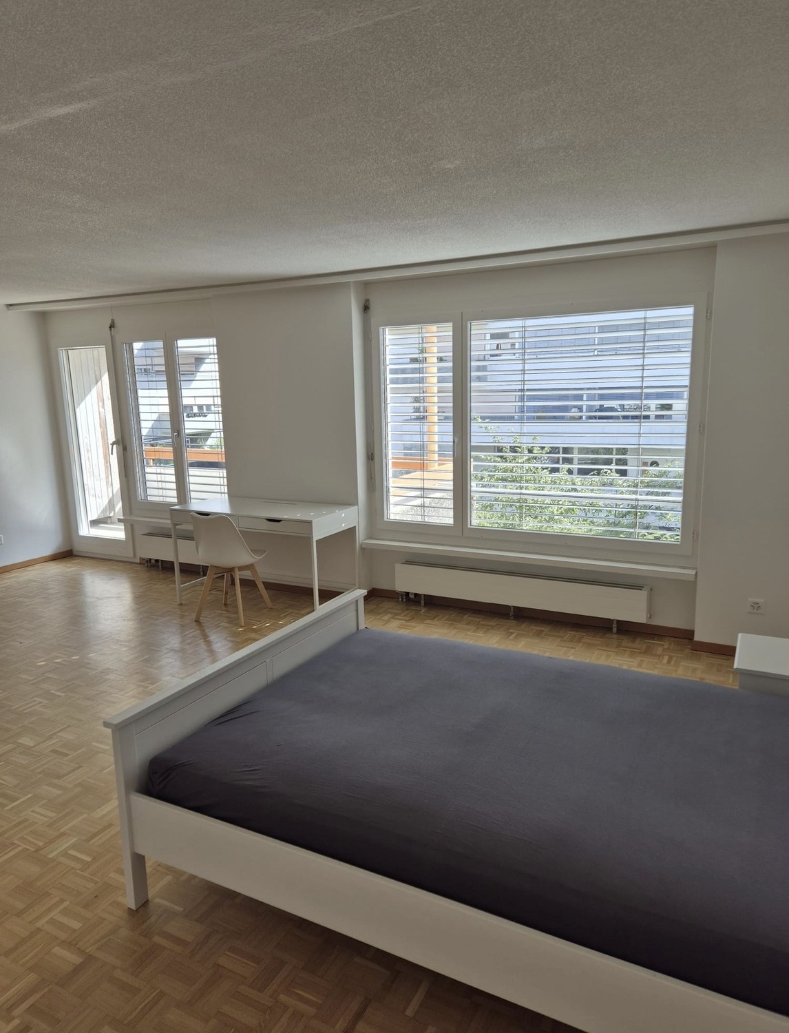 Chambre meublée à Zürich-Altstetten – disponible dès le 1. octobre 2026

Dès le 1. octobre, nous louons une chambre entièrement meublée à Zürich-Altstetten.

La chambre est équipée de :
- Lit
- Armoire
- Table de chevet
- Bureau
- Chaise
- Commode

Prix du loyer : CHF 1190.– par mois, toutes charges