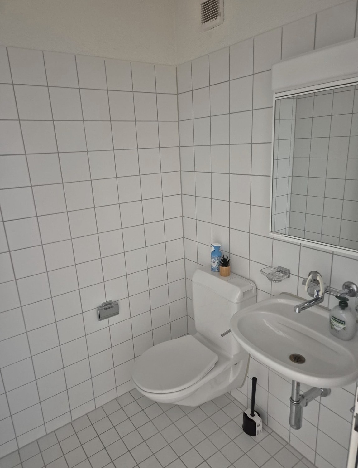 Chambre meublée à Zürich-Altstetten – disponible dès le 1. octobre 2026

Dès le 1. octobre, nous louons une chambre entièrement meublée à Zürich-Altstetten.

La chambre est équipée de :
- Lit
- Armoire
- Table de chevet
- Bureau
- Chaise
- Commode

Prix du loyer : CHF 1190.– par mois, toutes charges