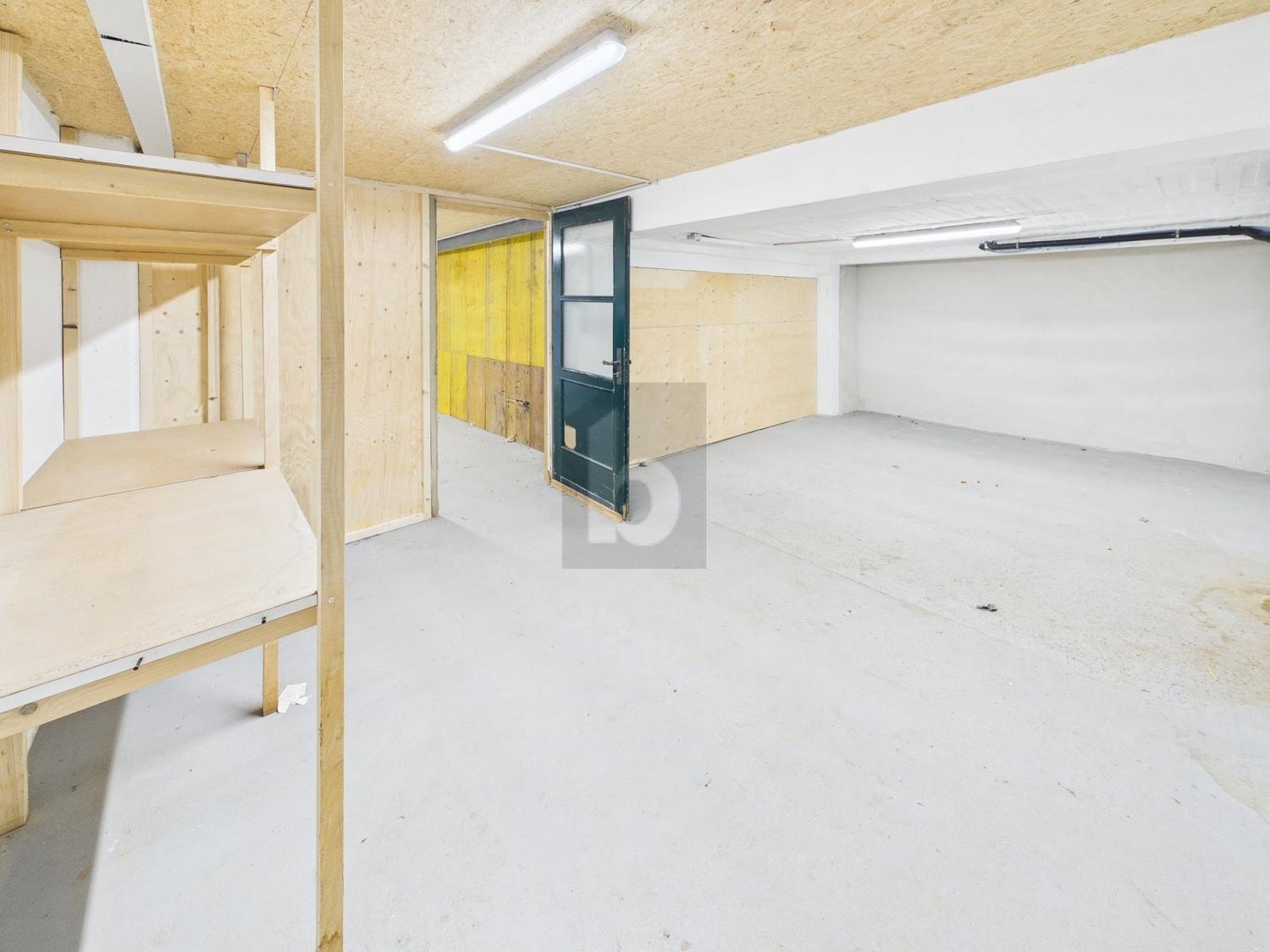260m² atelier, photo 4 sur 4