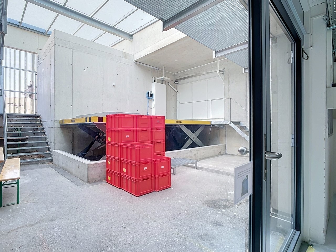 1130m² commercial