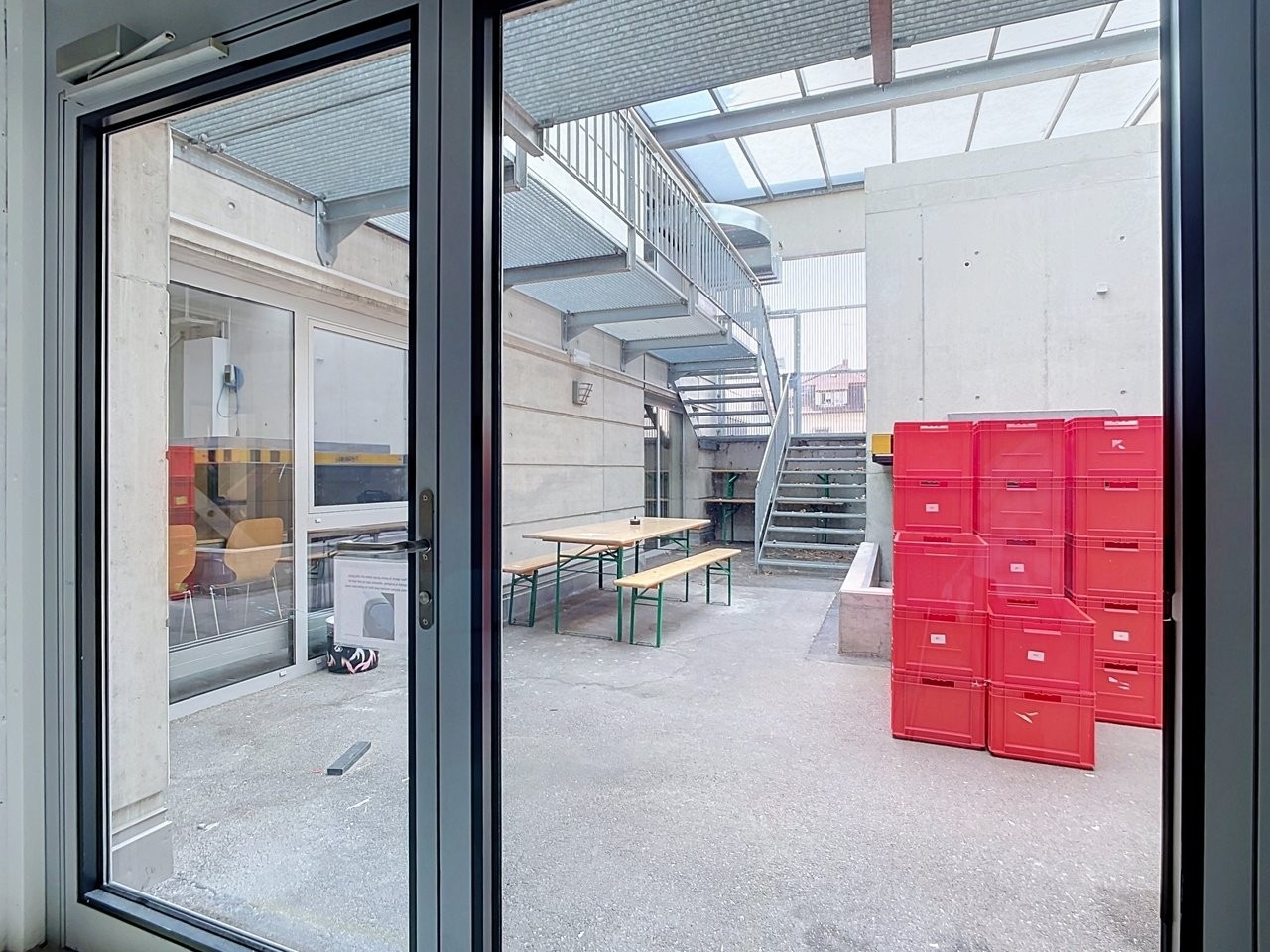 1130m² commercial
