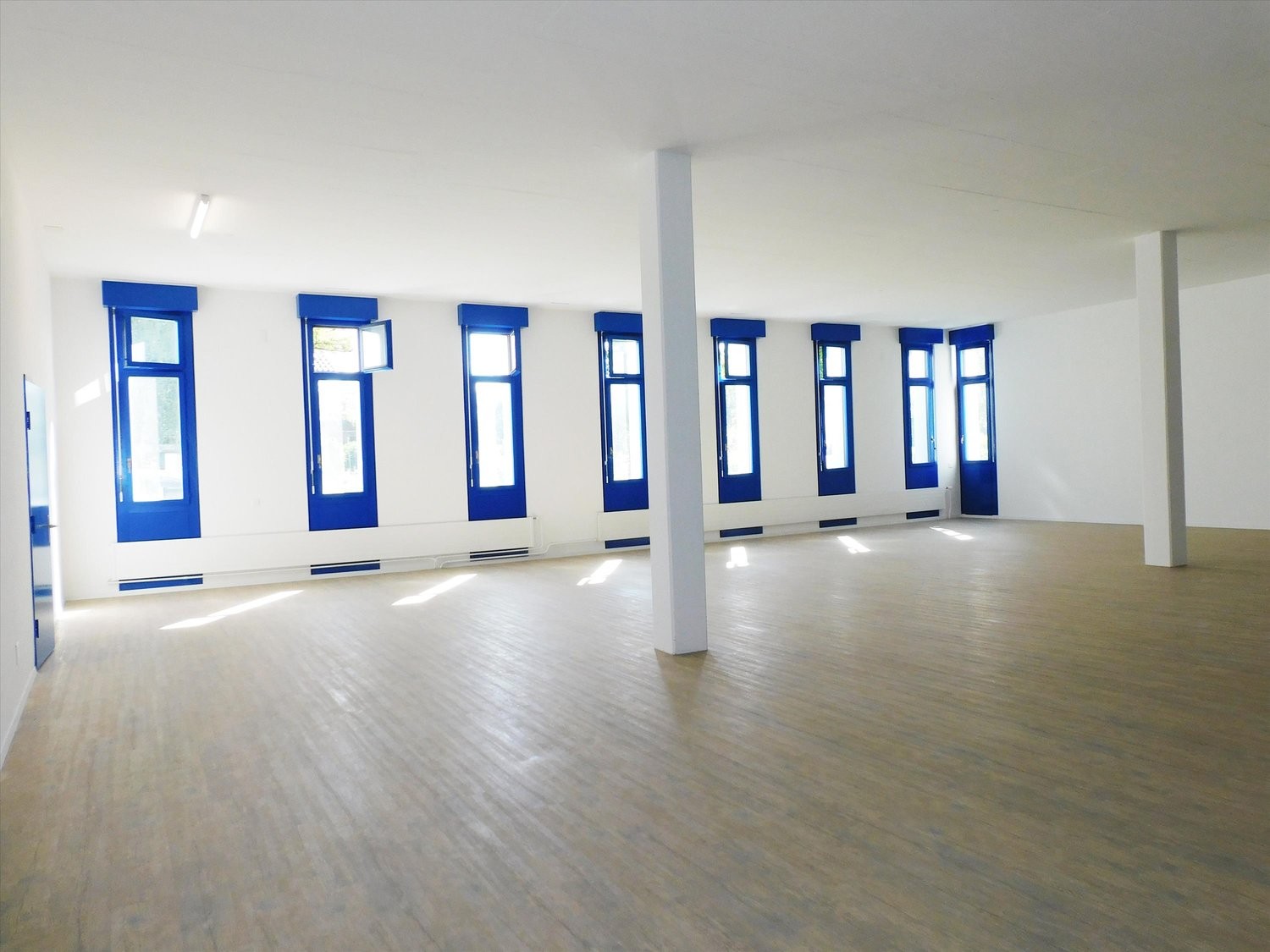 Bureaux de 210m²

Vous pouvez emménager immédiatement !

- 210.0 m2 de surface de bureau ou commerciale au 1er étage
- Pièces lumineuses et équipées de PVC
- Entièrement rénové
- Toilettes pour dames et pour messieurs en usage commun
- Un espace de stockage de 14.60 m2 peut être loué en complément
-