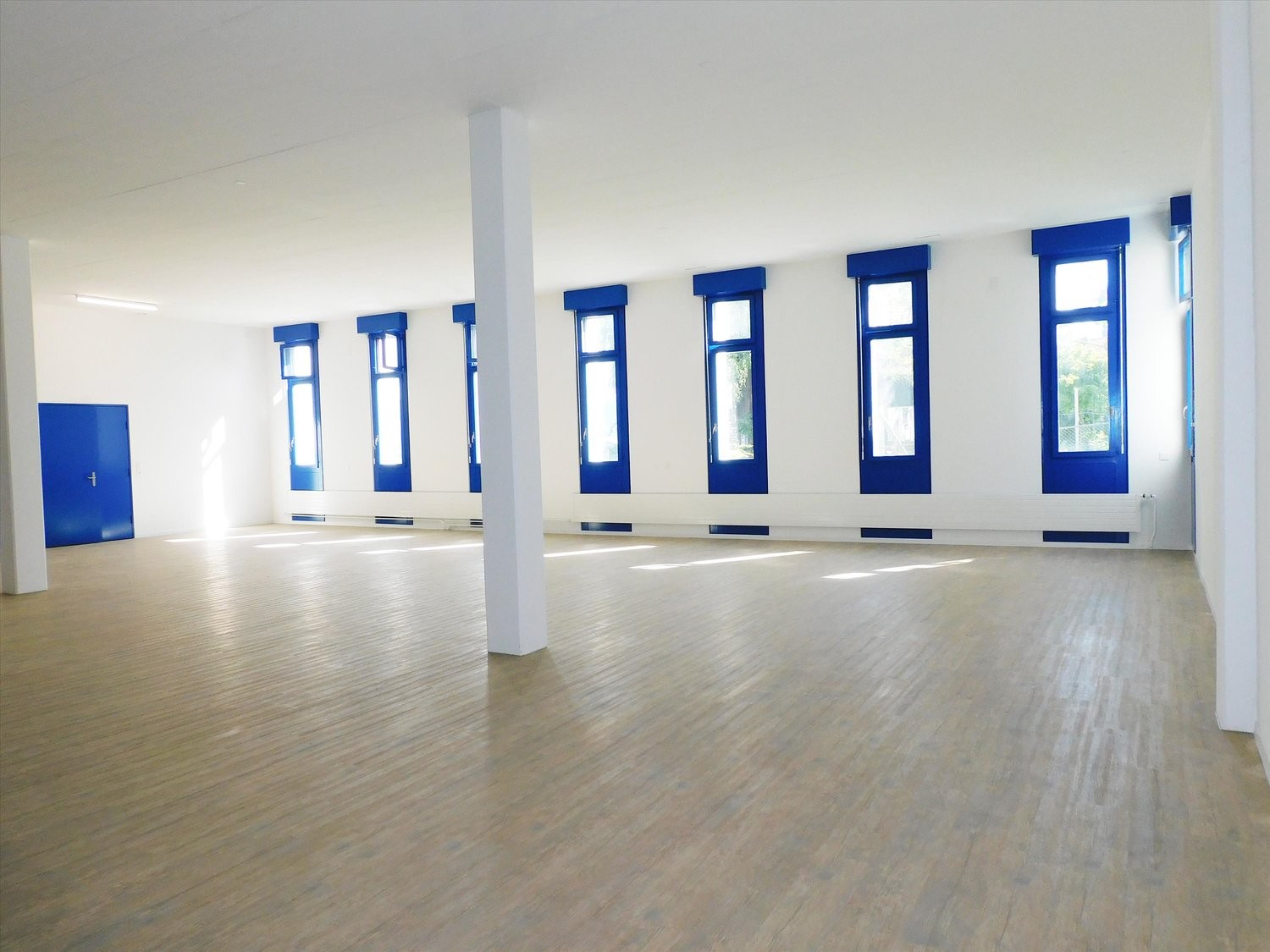 Bureaux de 210m²

Vous pouvez emménager immédiatement !

- 210.0 m2 de surface de bureau ou commerciale au 1er étage
- Pièces lumineuses et équipées de PVC
- Entièrement rénové
- Toilettes pour dames et pour messieurs en usage commun
- Un espace de stockage de 14.60 m2 peut être loué en complément
-