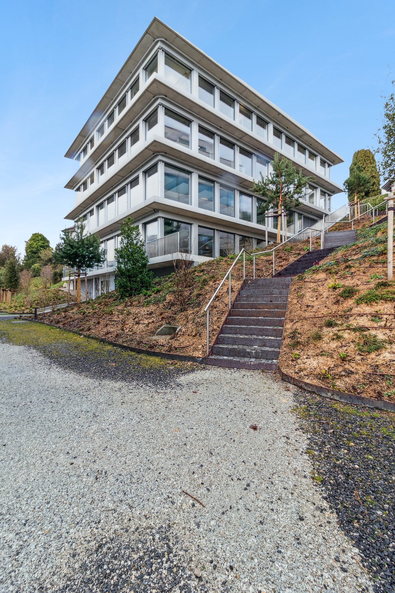 280m² office