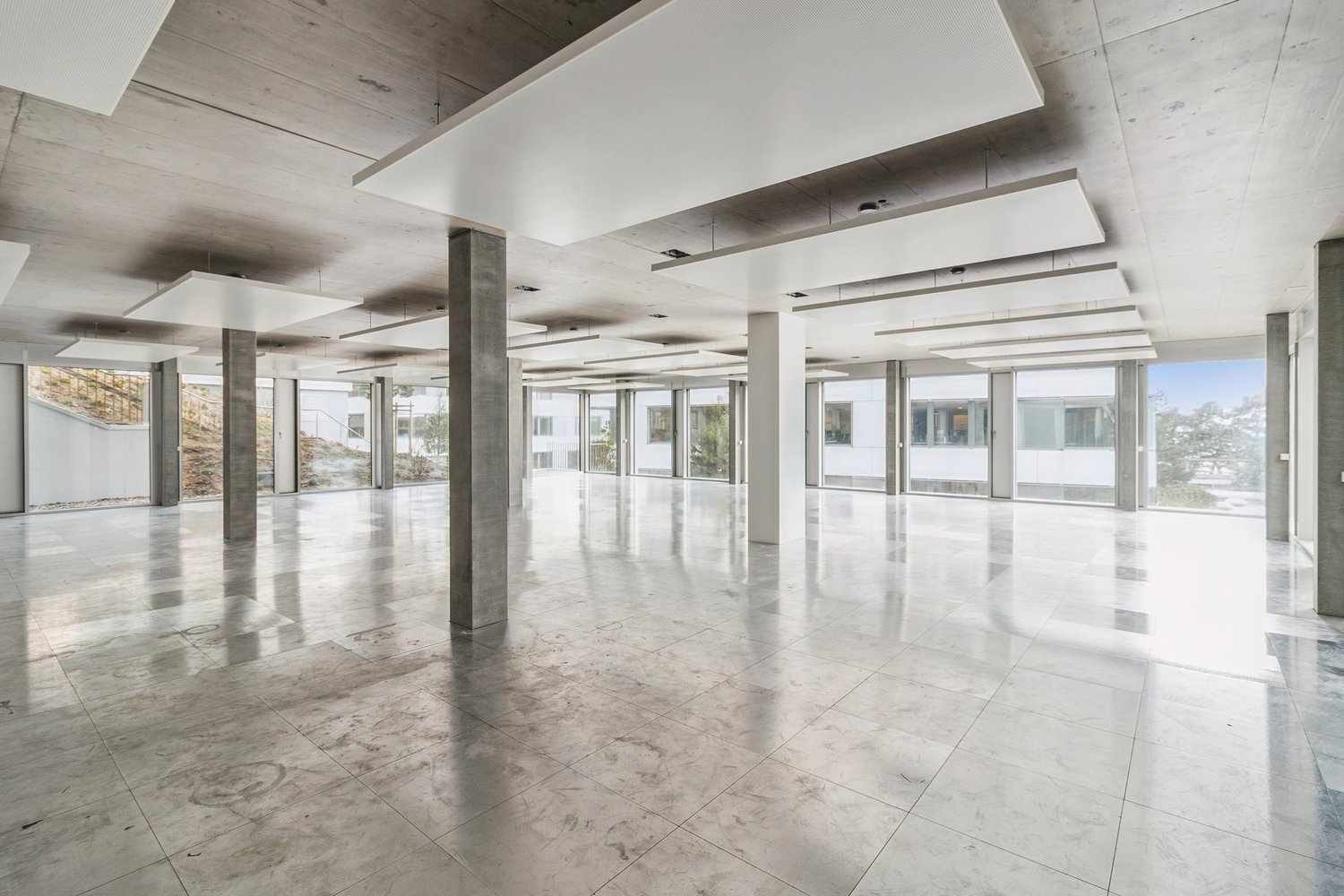 280m² office