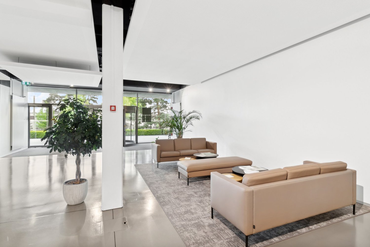 280m² office