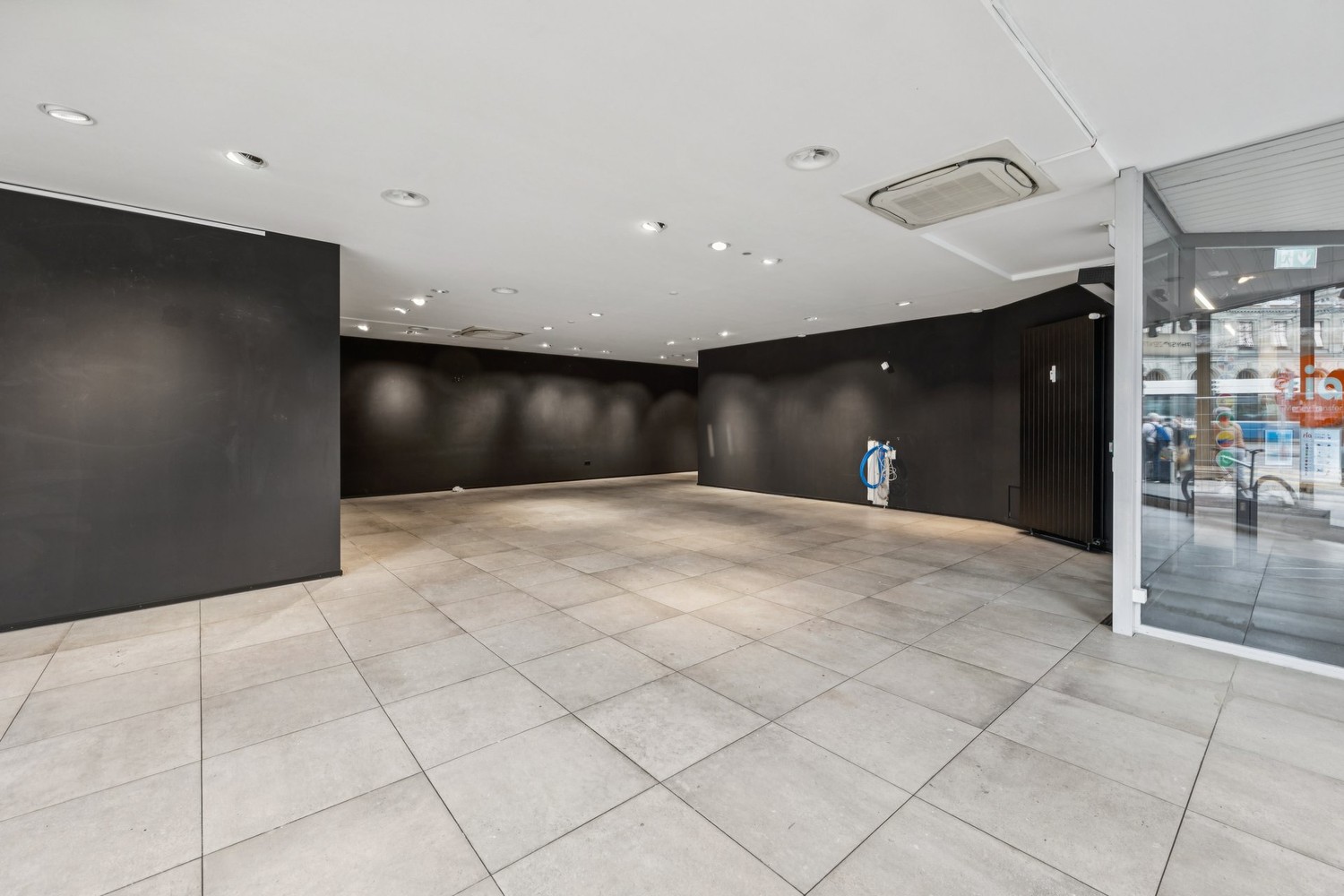 Magasin de 143m²