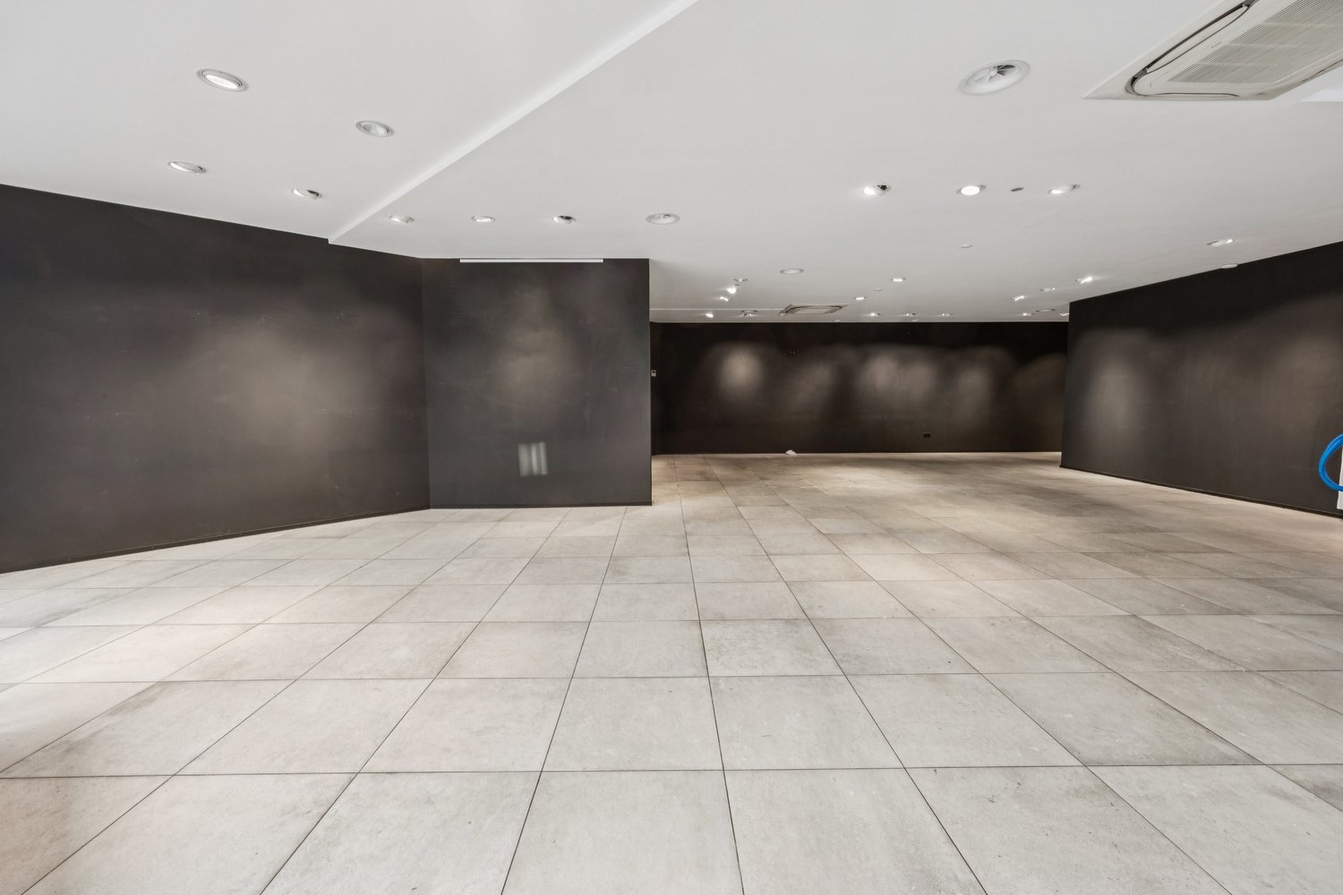 Magasin de 143m²
