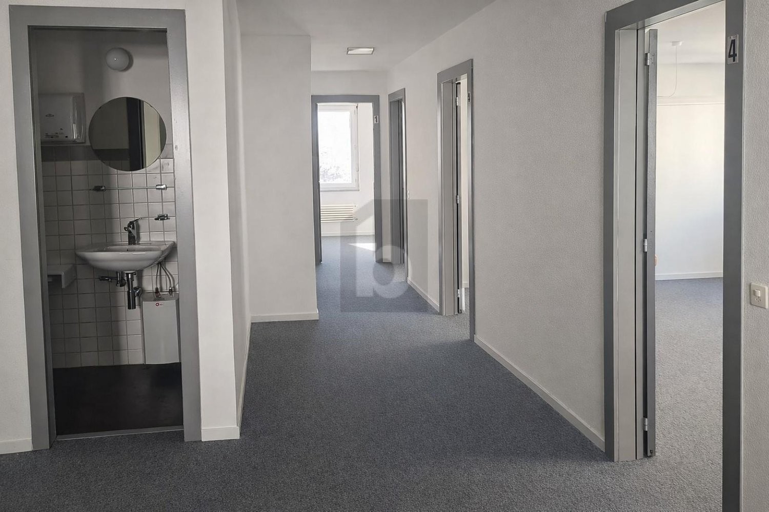 130m² office
