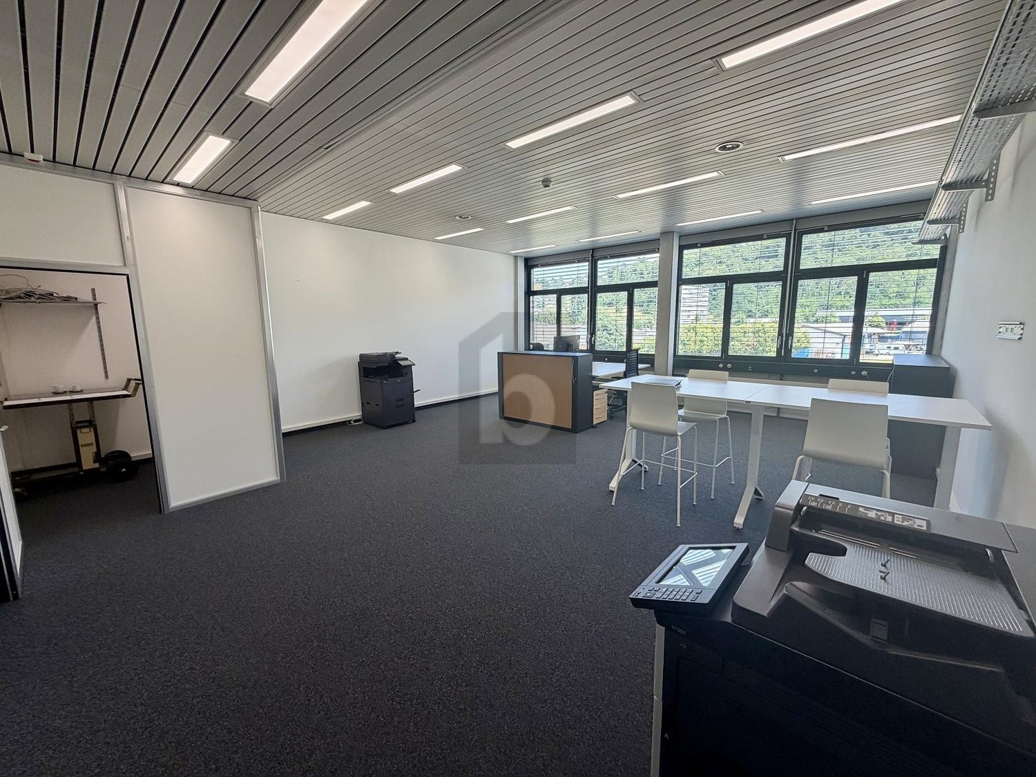 58m² office