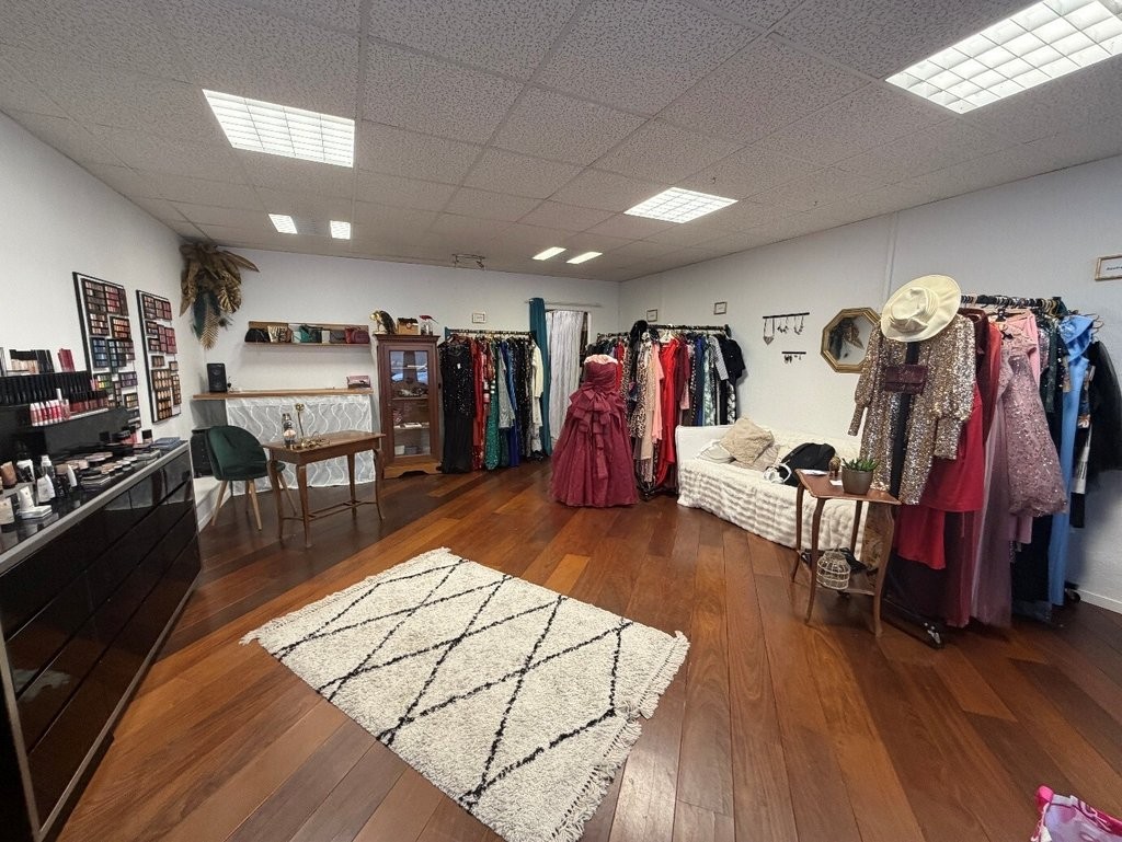 60m² shop