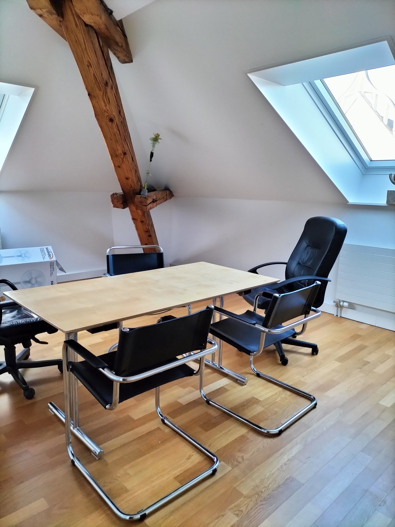Bureau, photo 1 sur 6