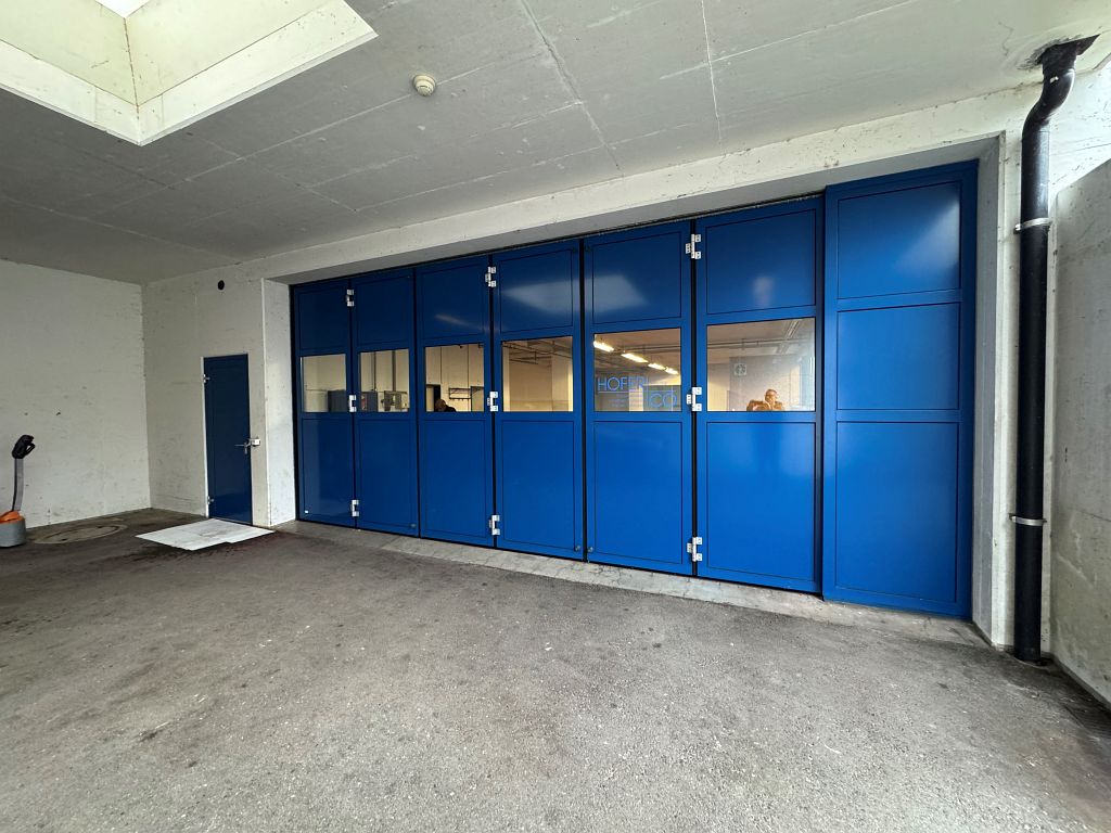 380m² commercial

emplacement rural - très bien accessible en véhicule

vaste surface commerciale lumineuse de 380m2 au 2. UG avec façade vitrée - toilettes privées dans l'objet - accès direct avec une grande installation de portes pour le déchargement de marchandises - l'espace polyvalent et modula, photo 7 sur 8