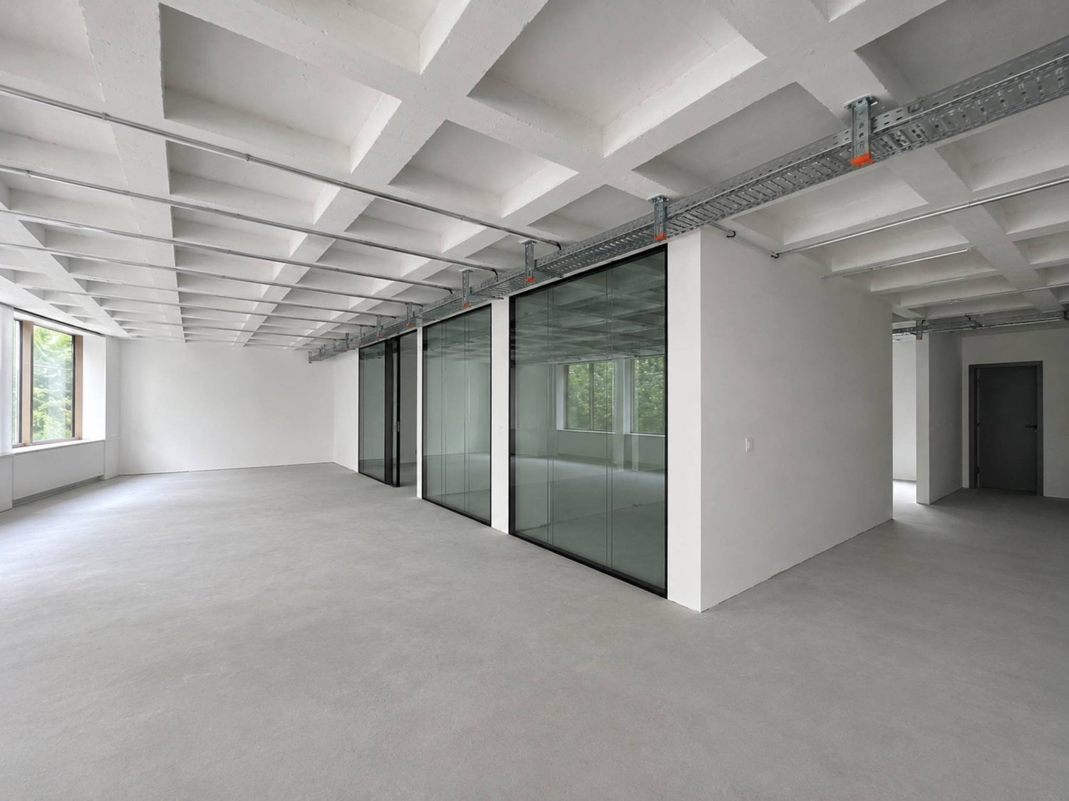 244m² office, photo 1 sur 8