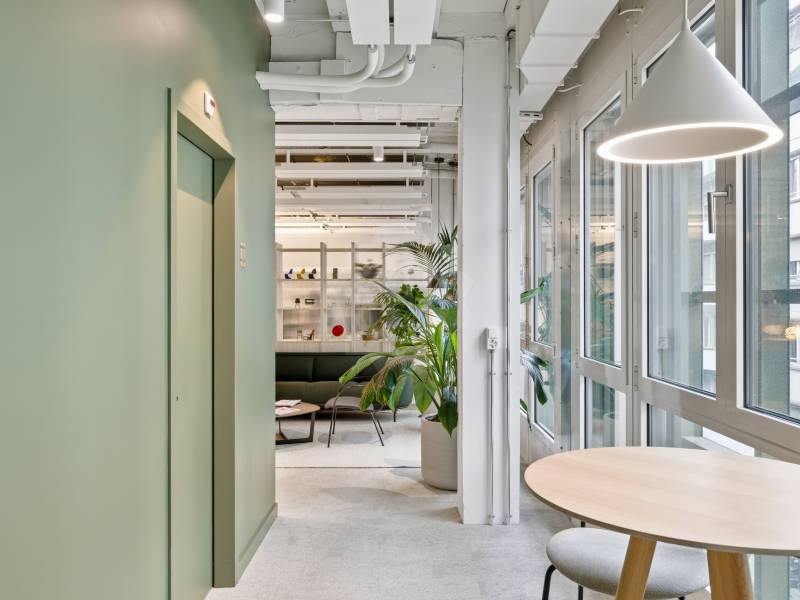 466m² office
