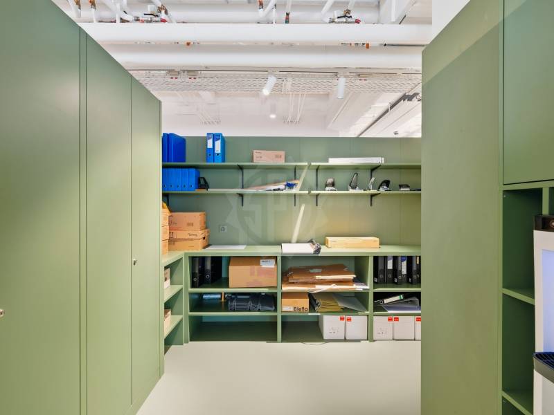 466m² office