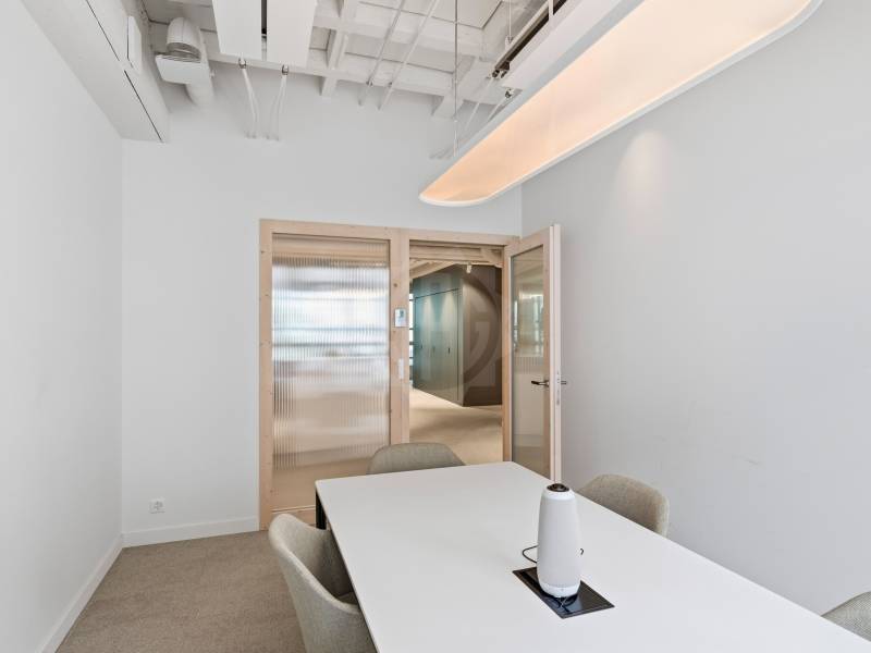 466m² office