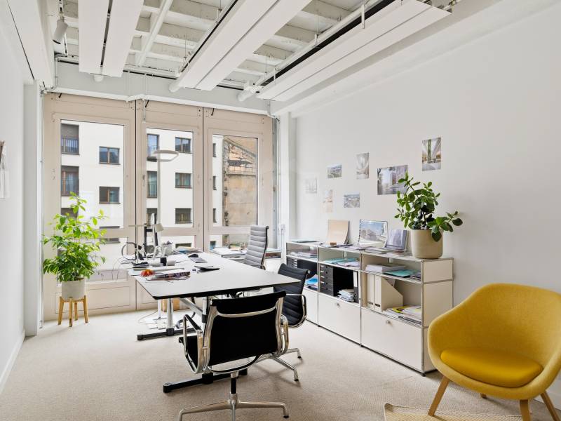 466m² office