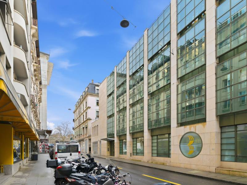 466m² office