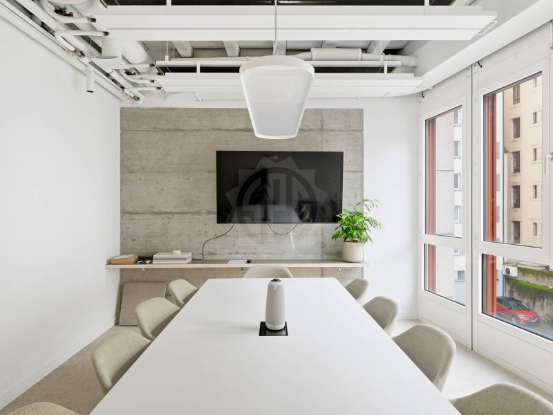 466m² office