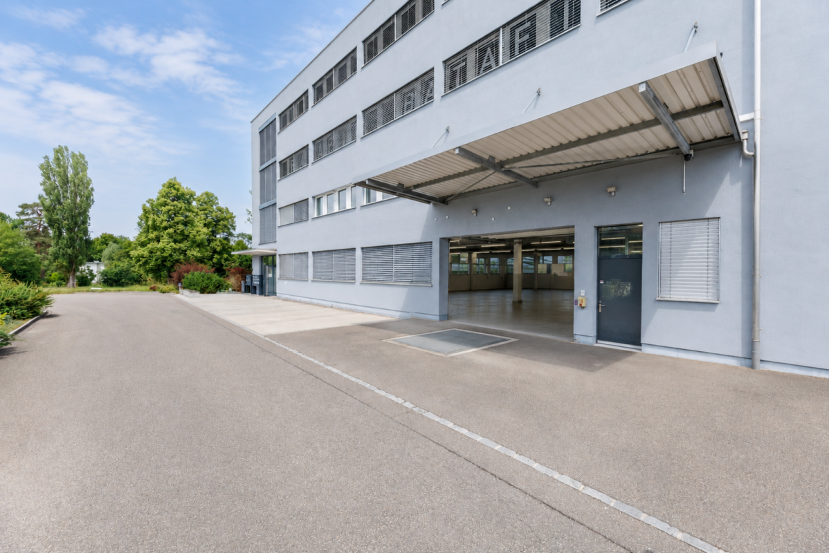 674m² commercial, photo 1 sur 10