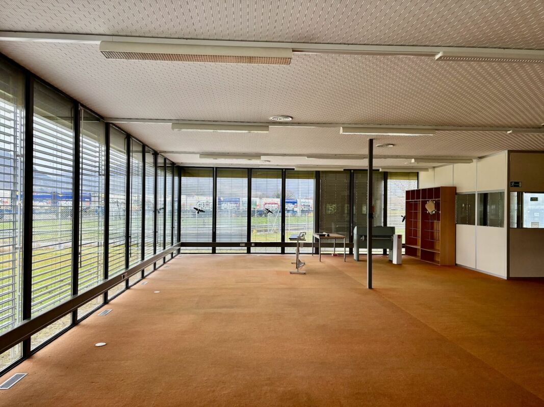 600m² commercial