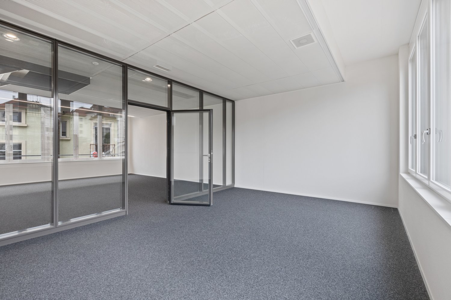 243m² bureau