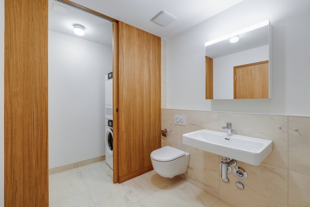 Appartement de 1 ½ pièces

Au centre-ville de Bâle, 14 appartements uniques ont été créés à l'été 2024 au Rümelinbachweg.

Grâce à sa situation entre une zone de loisirs de proximité et la célèbre Steinenvorstadt, l'emplacement offre la meilleure base pour un espace de vie équilibré.

Pour votre con, photo 3 sur 3