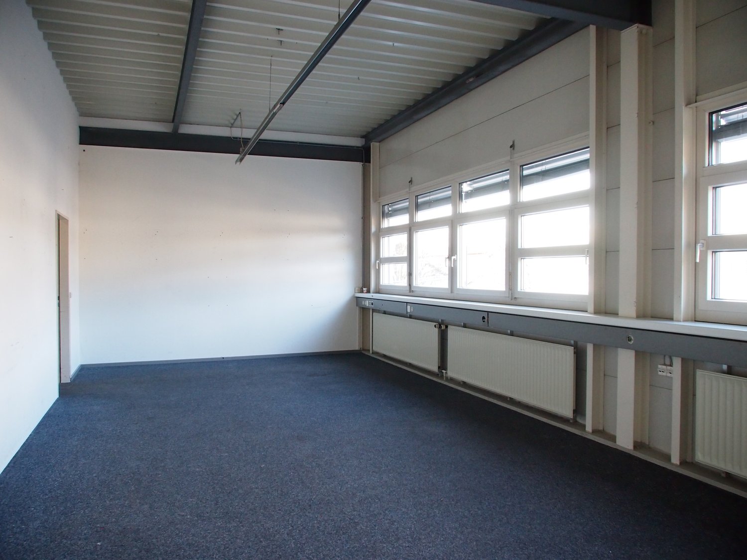 324m² storage room
