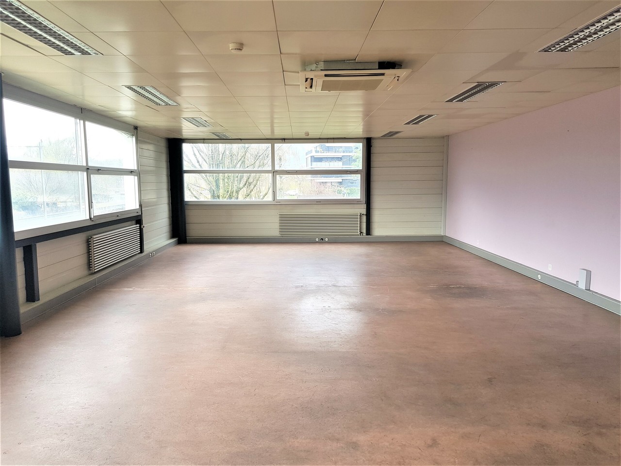 103m² office
