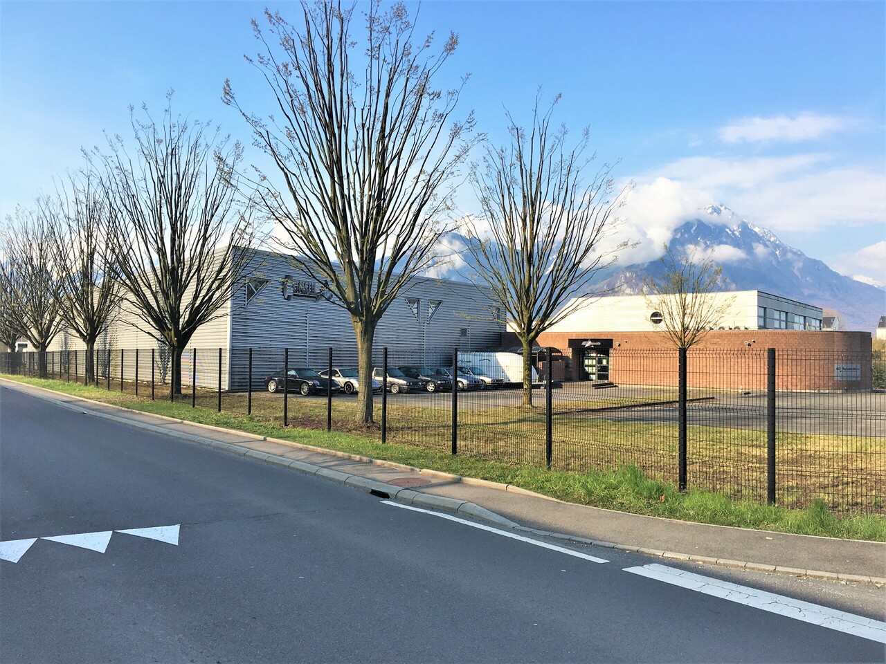 103m² office