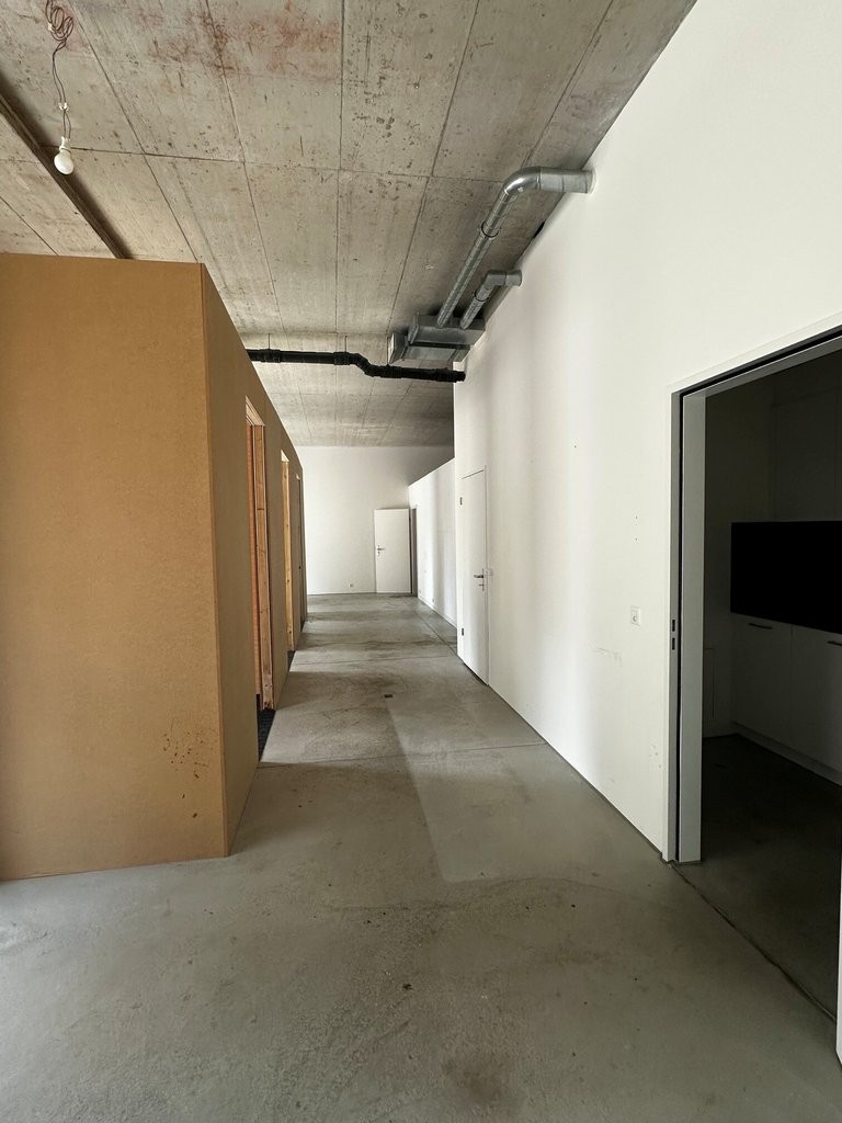 102m² commercial, photo 2 sur 9