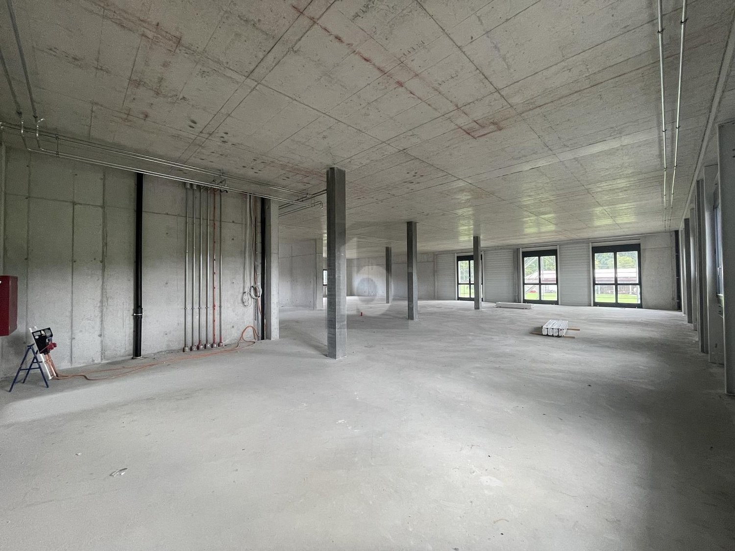 Objet industriel de 235m², photo 2 sur 4