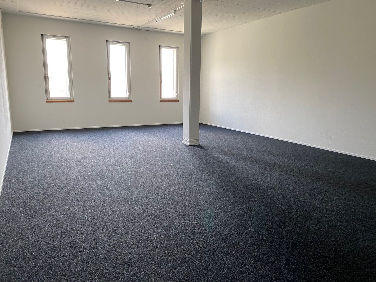 76m² storage room