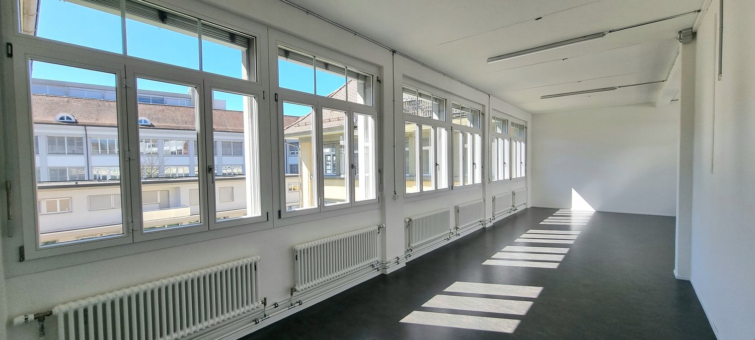65m² commercial