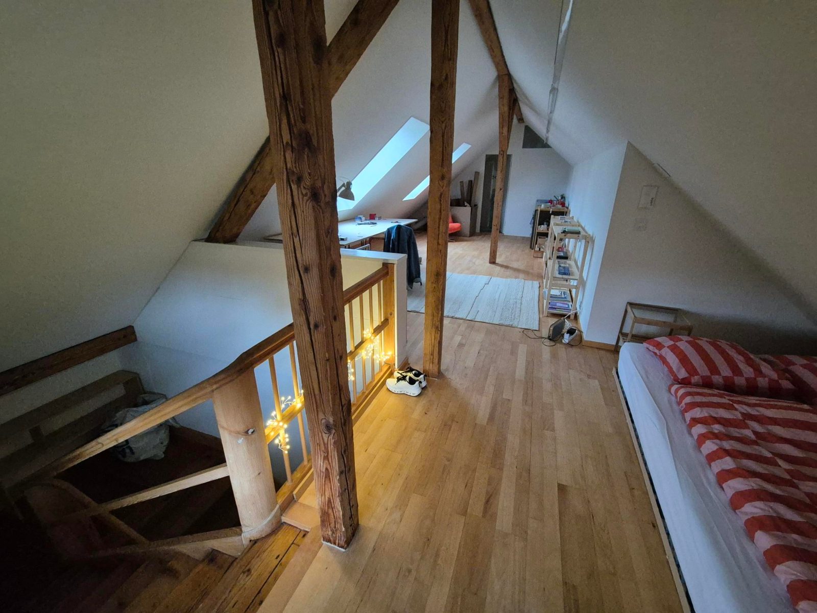 Atelier de toit lumineux / Studio avec vue sur les Alpes à Zürich