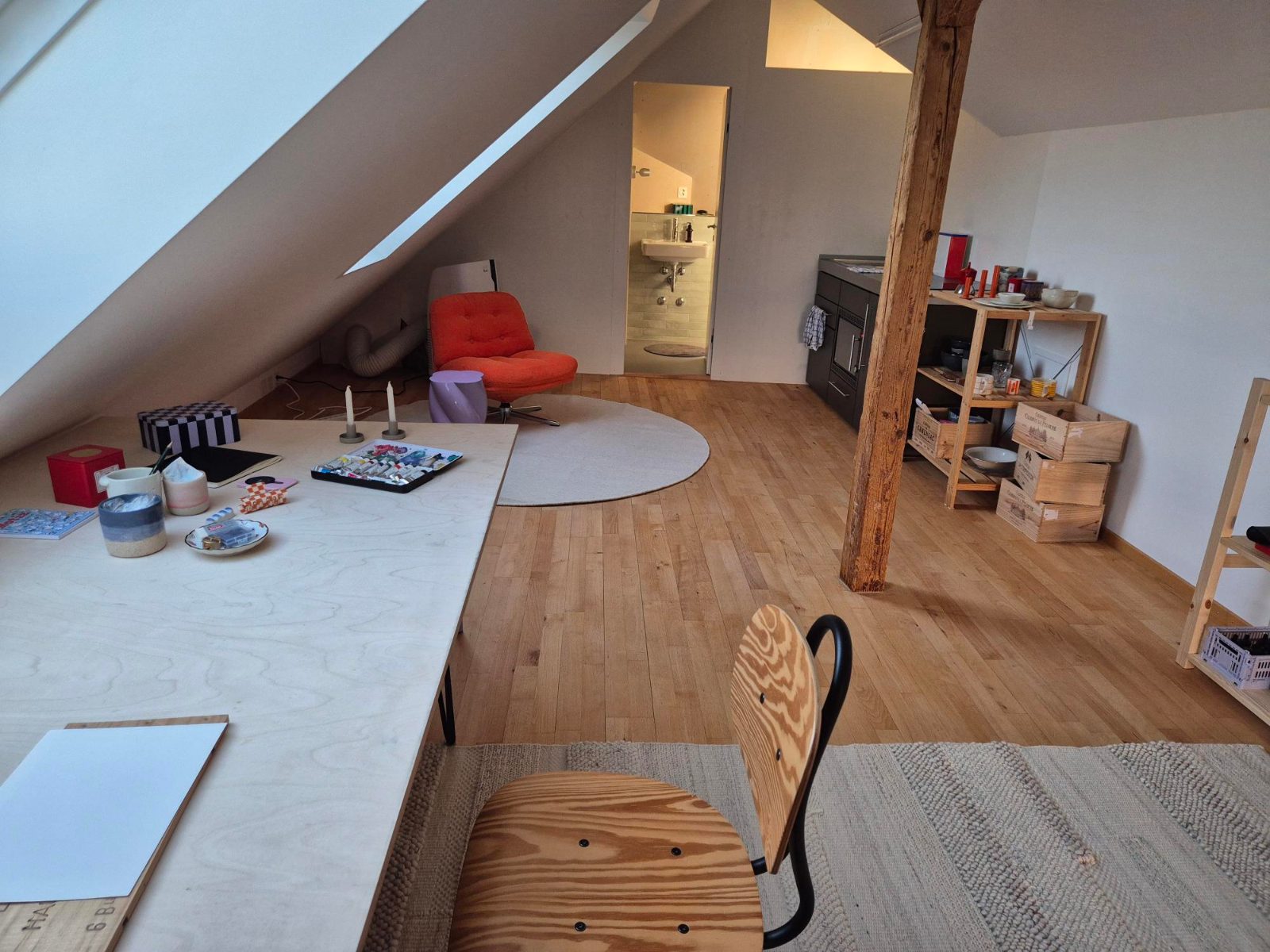 Atelier de toit lumineux / Studio avec vue sur les Alpes à Zürich